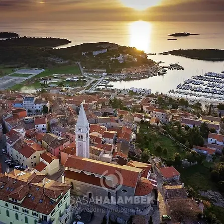 Old Town Popovic 弗尔萨尔