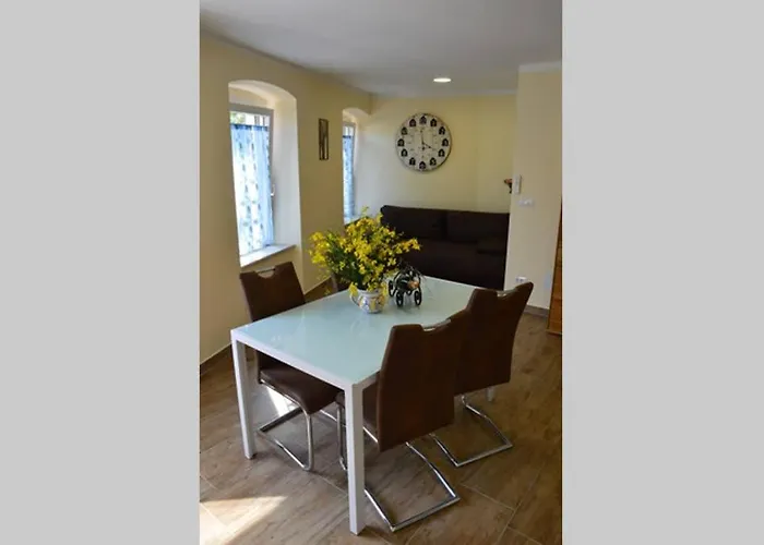 아파트 Old Town Popovic