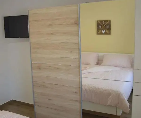 Old Town Popovic 브르사르